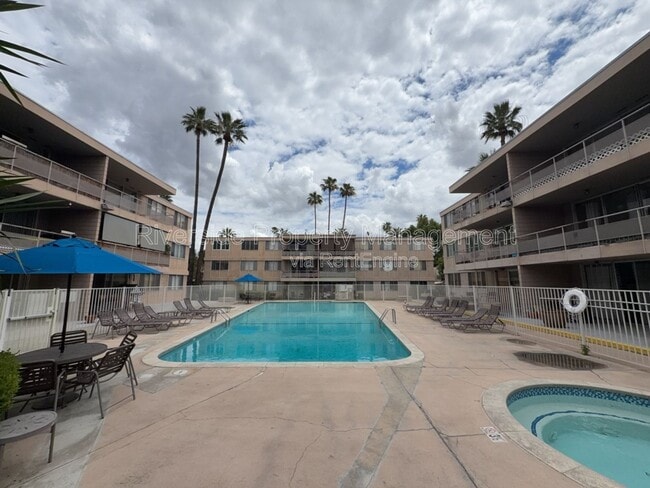Building Photo - 6979 Palm Ct