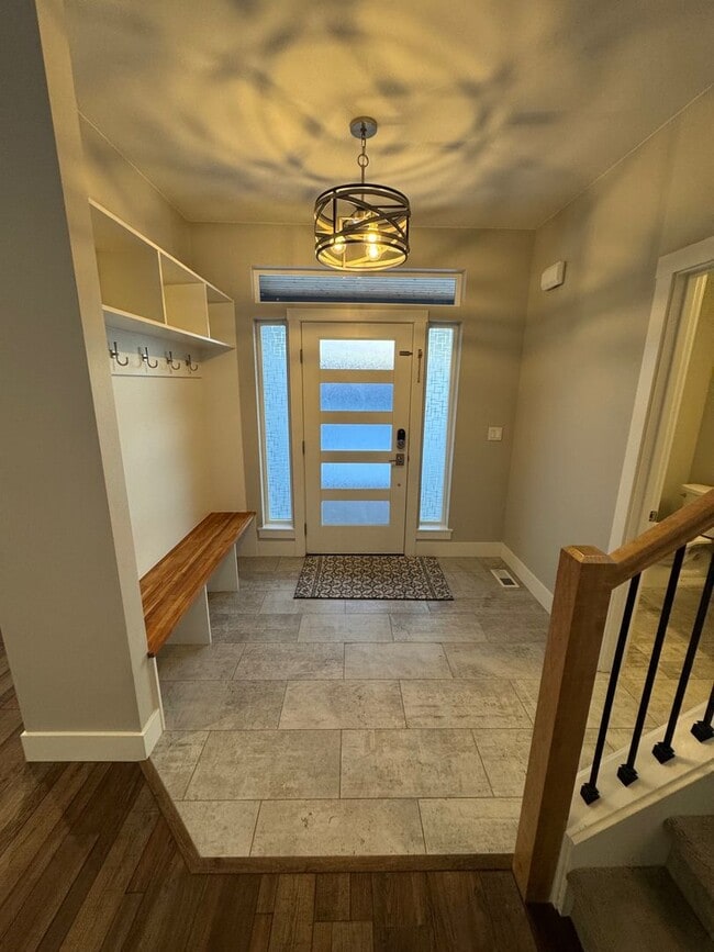 Building Photo - Beautiful 4 Bedroom Home in Desirable Wasilla Neighborhood!