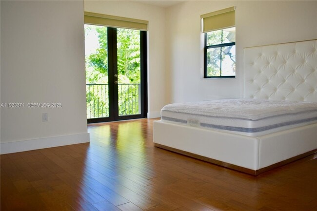 Building Photo - 6930 NW 106th Ave