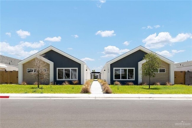 Primary Photo - 1424 E Iris Ave