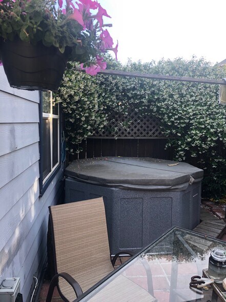 hot tub - 1077 12th Street