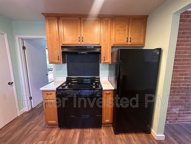 Building Photo - 719 Parkside Dr