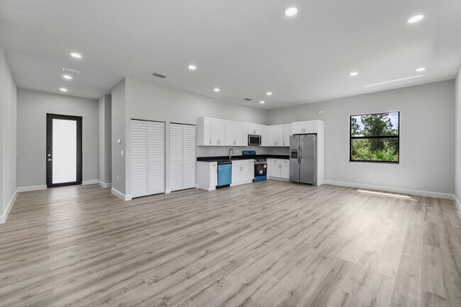 Building Photo - 556 Sherwood Ave S