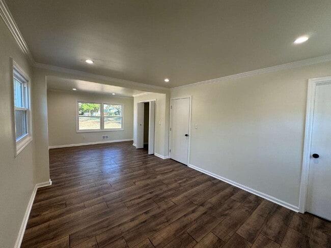 Building Photo - 3702 Chesapeake Way