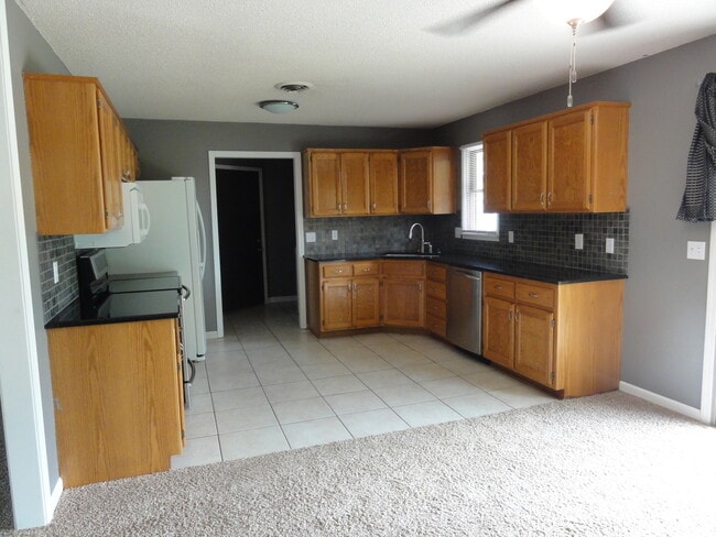 Building Photo - Beautiful Single Family Home, Great Location