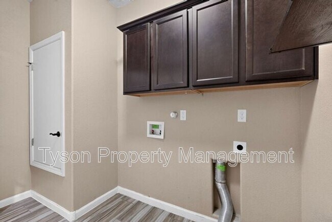 Building Photo - 8727 Placitas Roca Rd