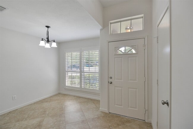 Building Photo - 27077 Crown Chase Dr