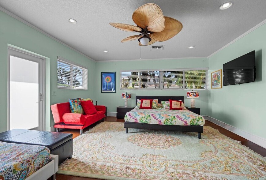 Building Photo - 2325 Barcelona Dr