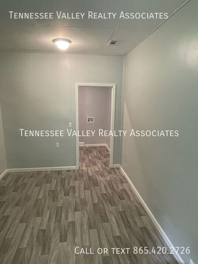 Building Photo - 3009 Cox Ln