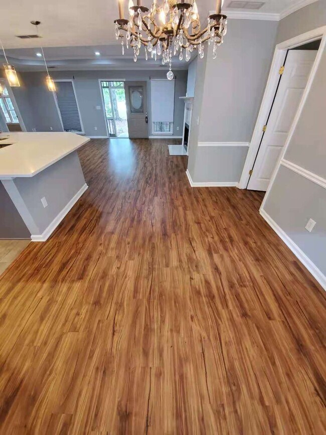 Building Photo - 2880 Highpoint Rd