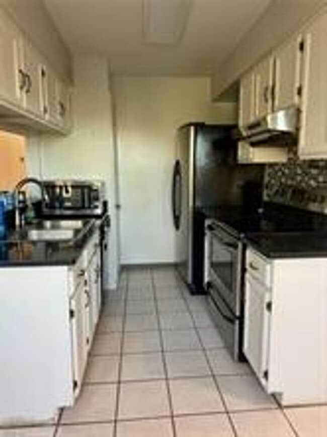 Building Photo - Nice 4 Bedroom 2.5 Bath home.