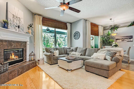 Building Photo - 1555 Lakeway Dr
