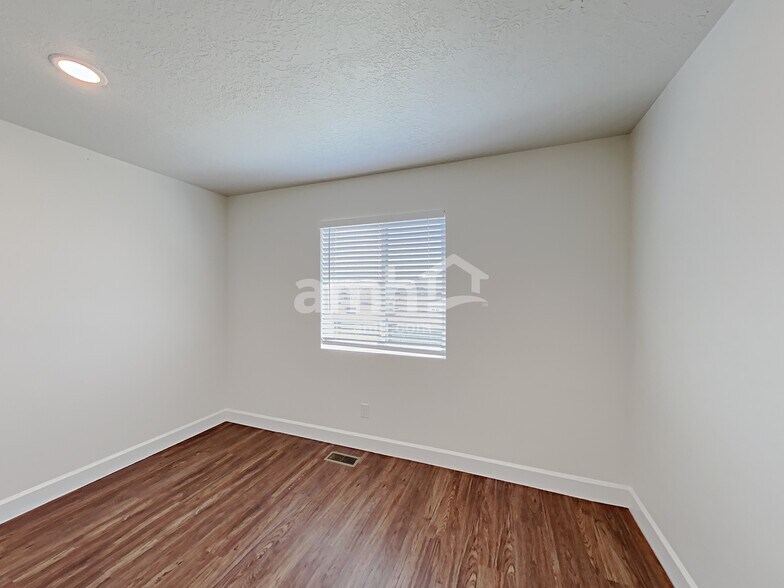 Building Photo - 1279 N Wagon Wy