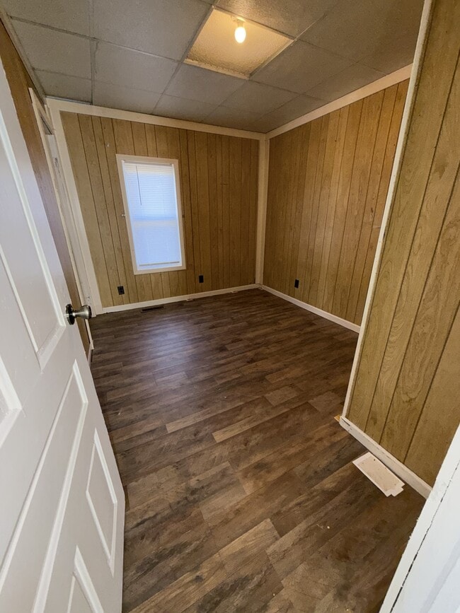 Building Photo - 651 New Brickyard Rd