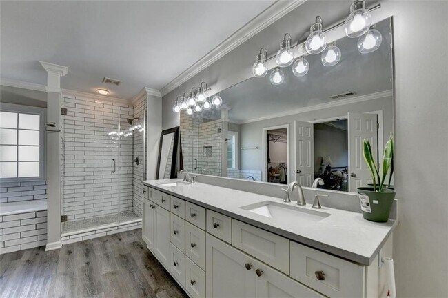 Building Photo - 355 Gaines Oak Way