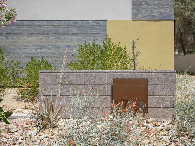 Building Photo - 1740 E Ocotillo Rd