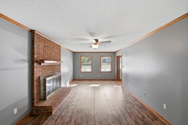 Building Photo - Spacious 4BR with Beautiful Backyard Retreat!