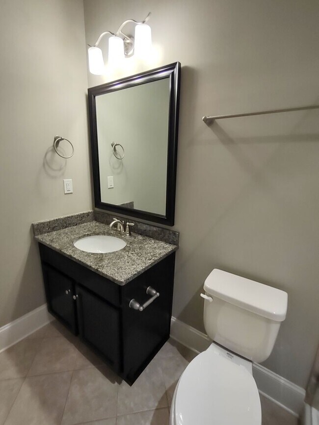 Building Photo - Luxury Townhome Available in Fairway Row C...