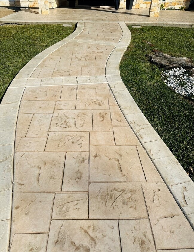 Building Photo - 10518 Pleasanton Dr