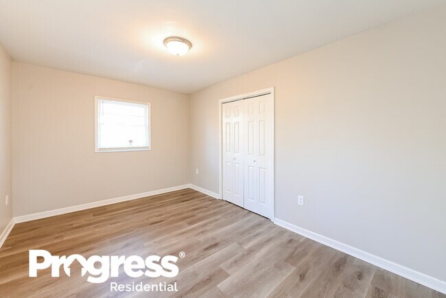 Building Photo - 1644 E Woodberry Ave