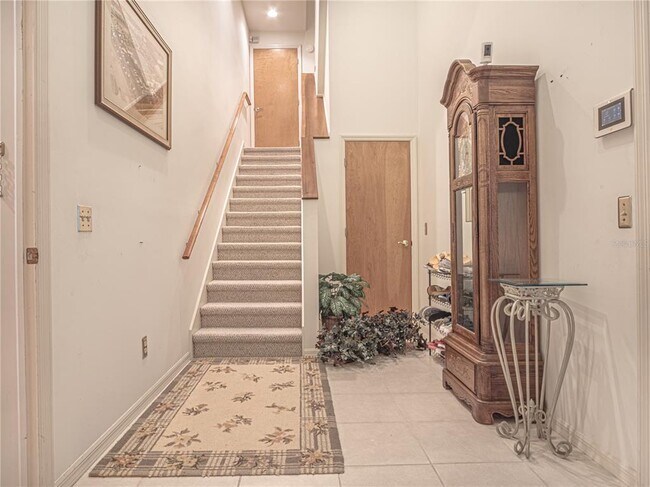 Building Photo - 920 E Lake Dr