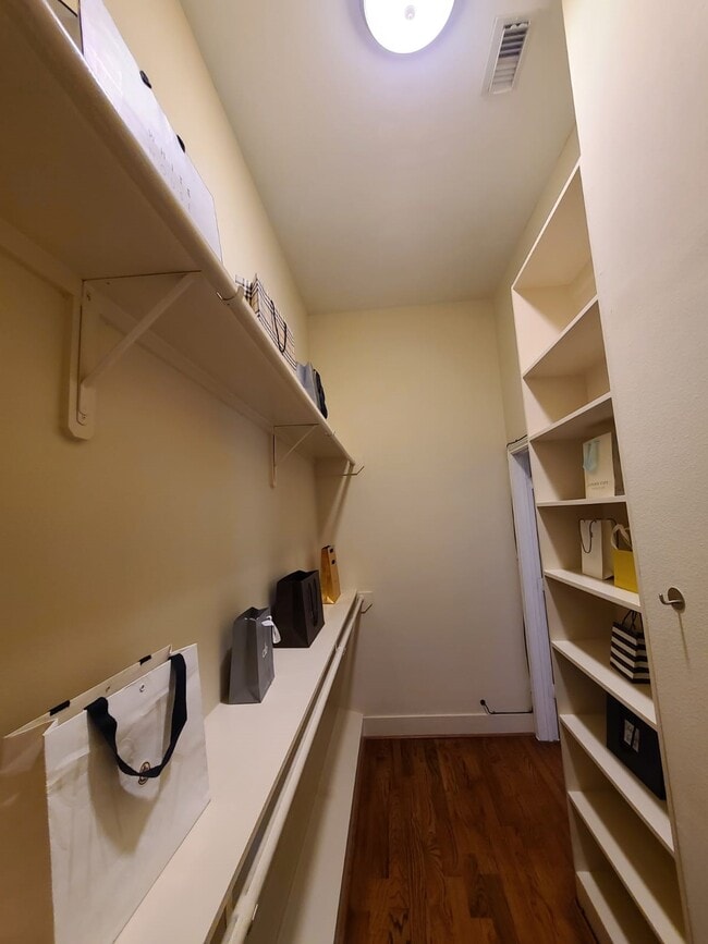 Building Photo - 5515 Petty St