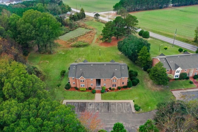Building Photo - FOR RENT in Waynetique Apts ~ 2 Bedroom, 2 Bathroom Apartment in Goldsboro *Excellent Wayne Memor...