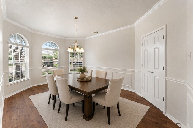Building Photo - 21915 Sunvolt Ct