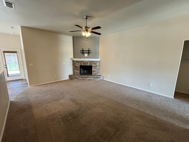 Building Photo - 3 bed 2 bath 2 car garage in Lone Star Trails!