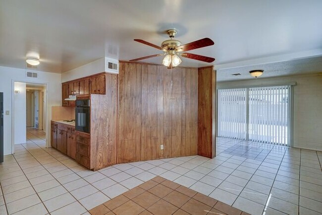 Building Photo - $500 OFF FIRST MONTH RENT! READY TO VIEW N...