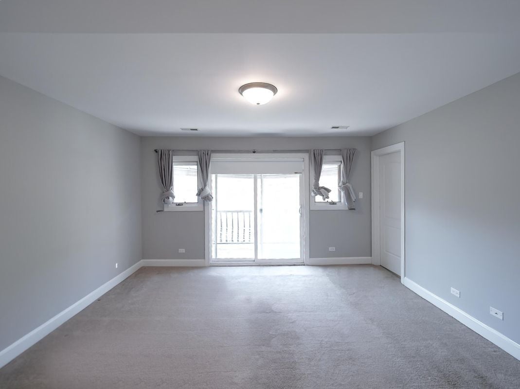 Building Photo - 6821 N Wolcott Ave