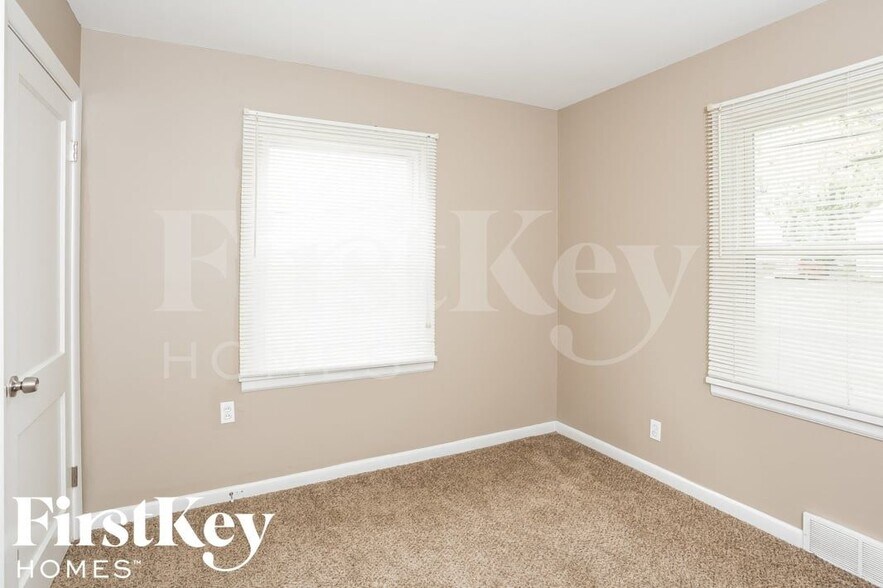 Building Photo - 1290 Washington St