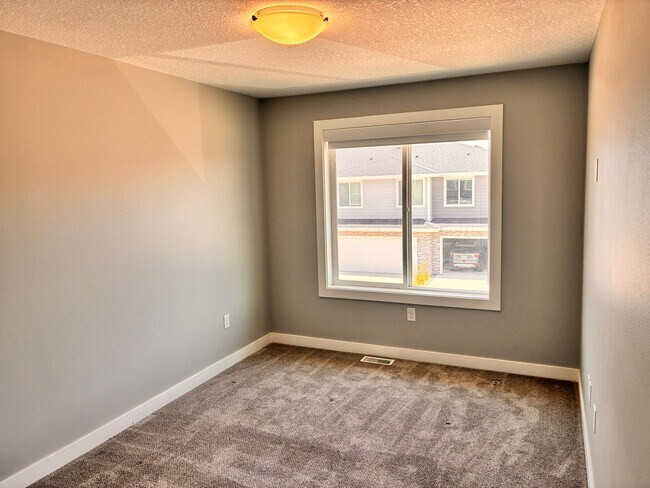 Building Photo - 3BR 2.5ba Townhome in Waukee
