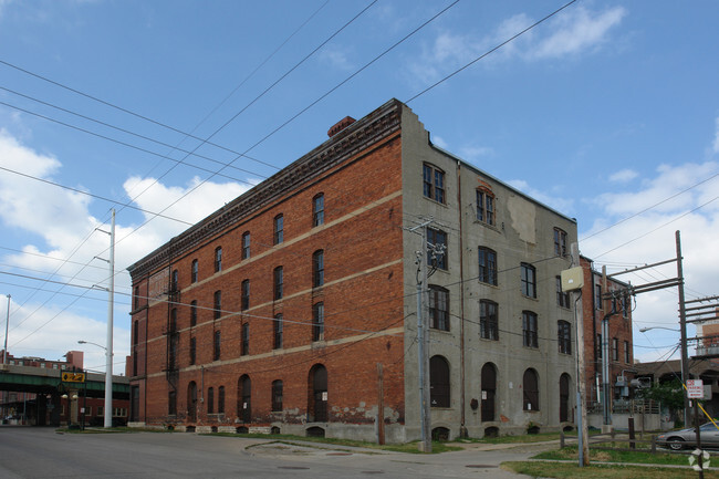 Building Photo - Raymond Brothers Building