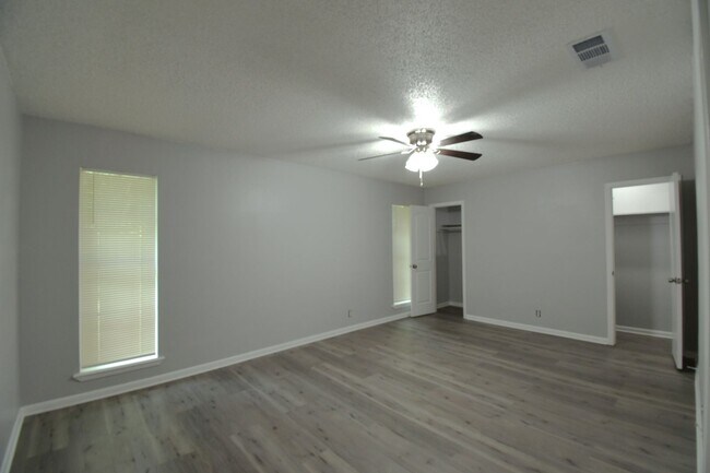 Building Photo - Whitehouse ISD - 3 Bedroom, 2 Bath Duplex, Lawn Care Provided!