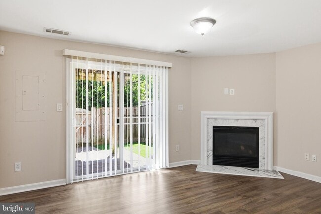 Building Photo - 5504 Sacramento Mews Pl