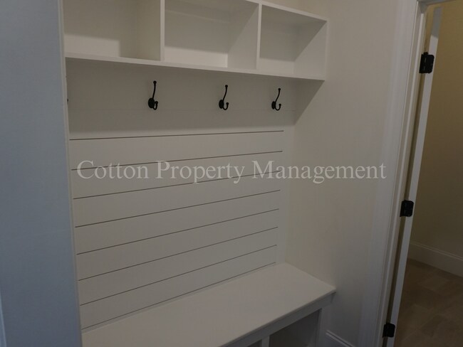 Building Photo - 33 Meon Ln