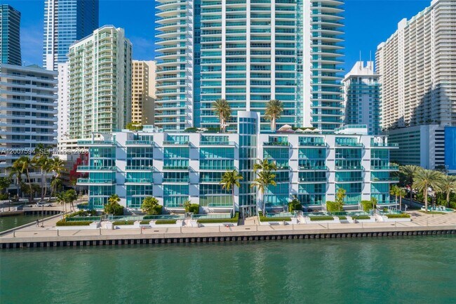 Building Photo - 1331 Brickell Bay Dr