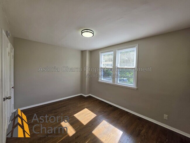 Building Photo - 1418 N Dukeland St