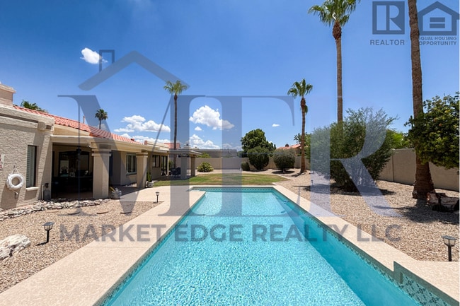 Building Photo - 3Bed/2Bath Furnished Home w/Stunning Backy...