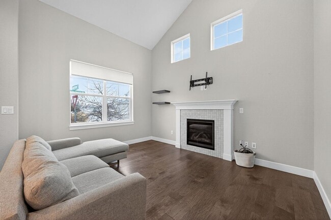 Building Photo - 8479 Cromwell Dr