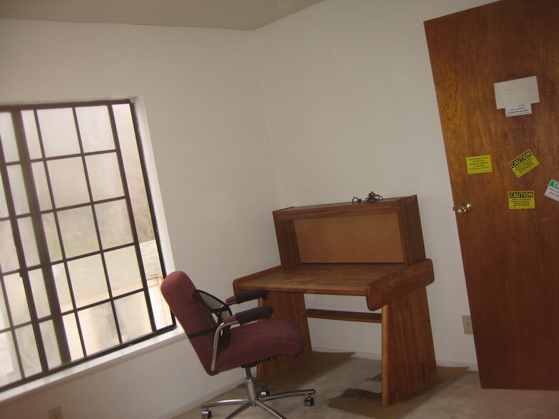 Bedroom - Furnished - 409 Dellbrook Ave