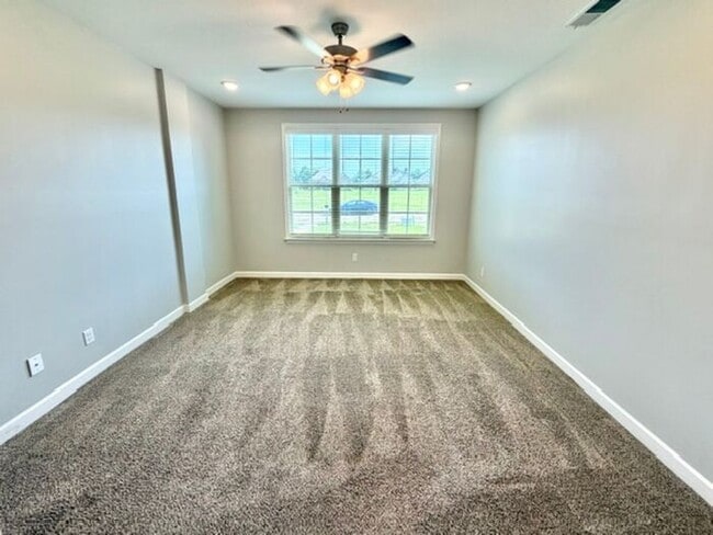 Building Photo - Now Leasing a 4-bedroom 2.5 bath home in Somerville, TN