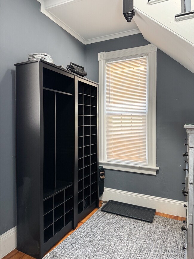 Foyer / Shoe and coat room - 12 Lincoln St