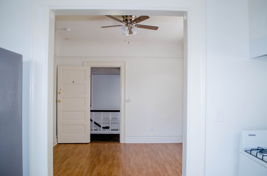 Building Photo - 836 S Burlington Ave