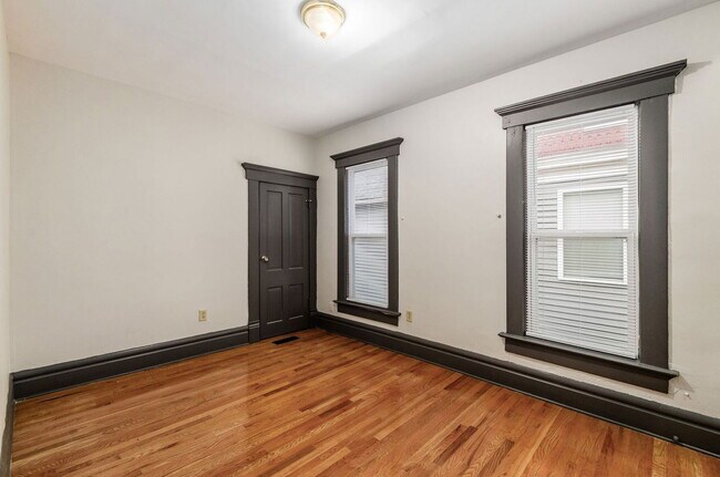 Building Photo - 182 W 8th Ave