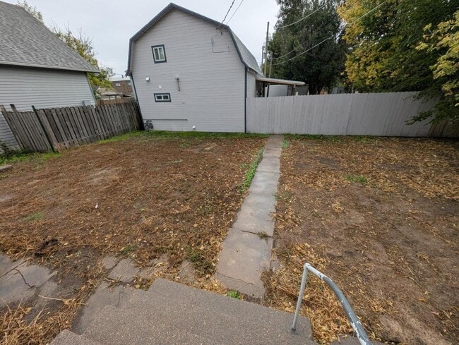 Building Photo - 421 Pine St