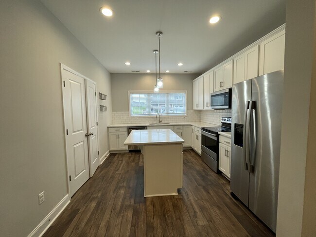 Building Photo - 1186 Commonwealth Cir