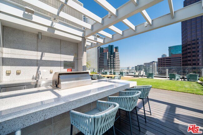 Building Photo - 877 Francisco St