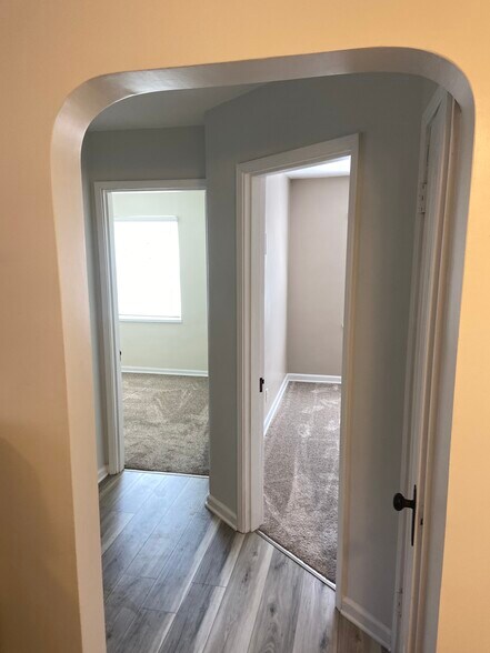 Building Photo - 530 Hadley Ave